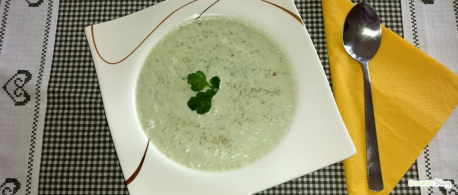 Geeiste Gurkensuppe mit Kokosmilch Geeiste Gurkensuppe mit Kokosmilch