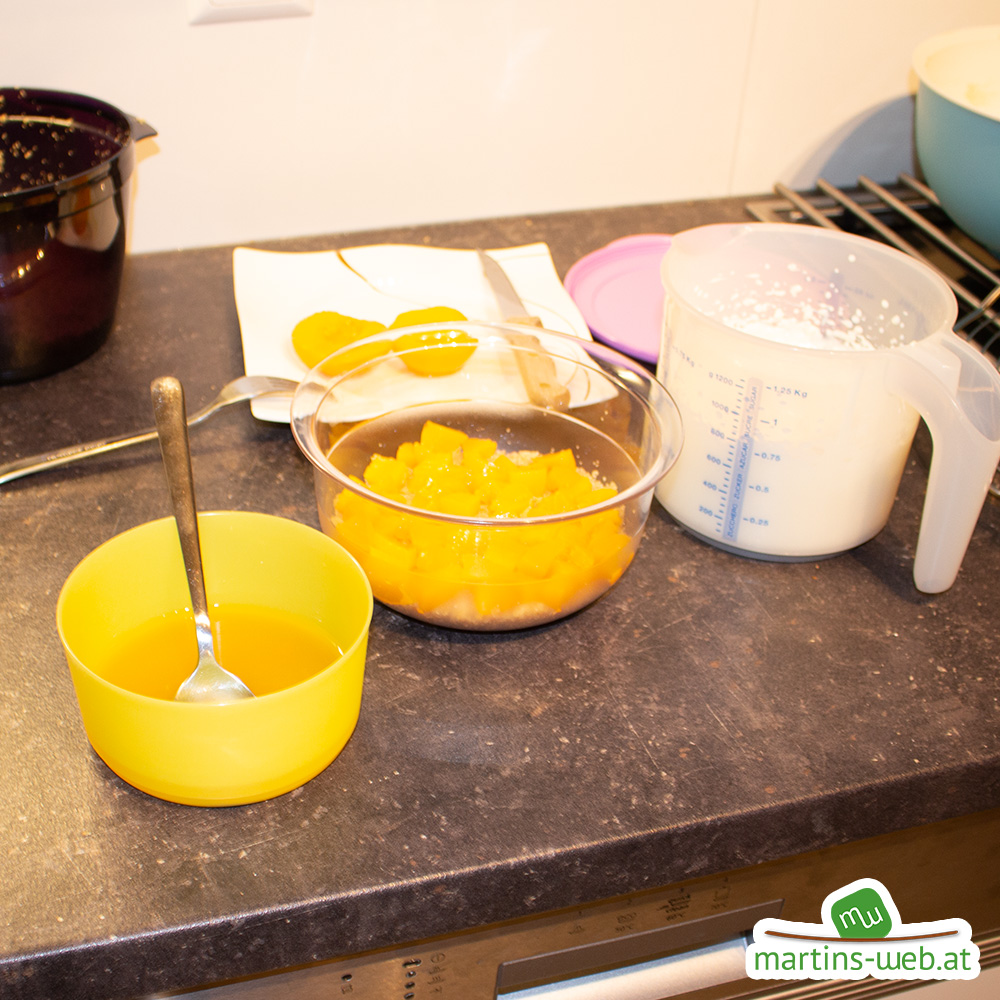 Zubereitung des Pfirsich-Joghurt Schichtdessert