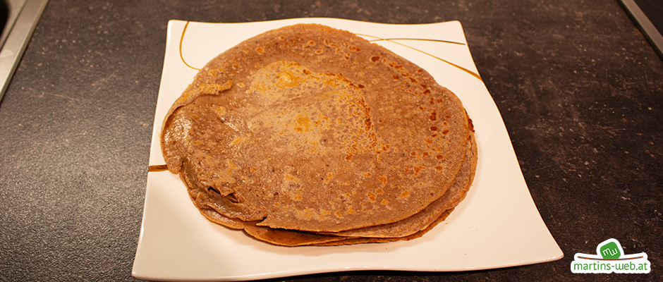 Palatschinken mit Beeren-Buttermilch