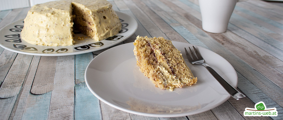 Haselnuss-Torte mit Vanillecreme