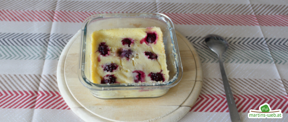 Fruchtig süßes Brombeer-weiße-Schoko-Dessert